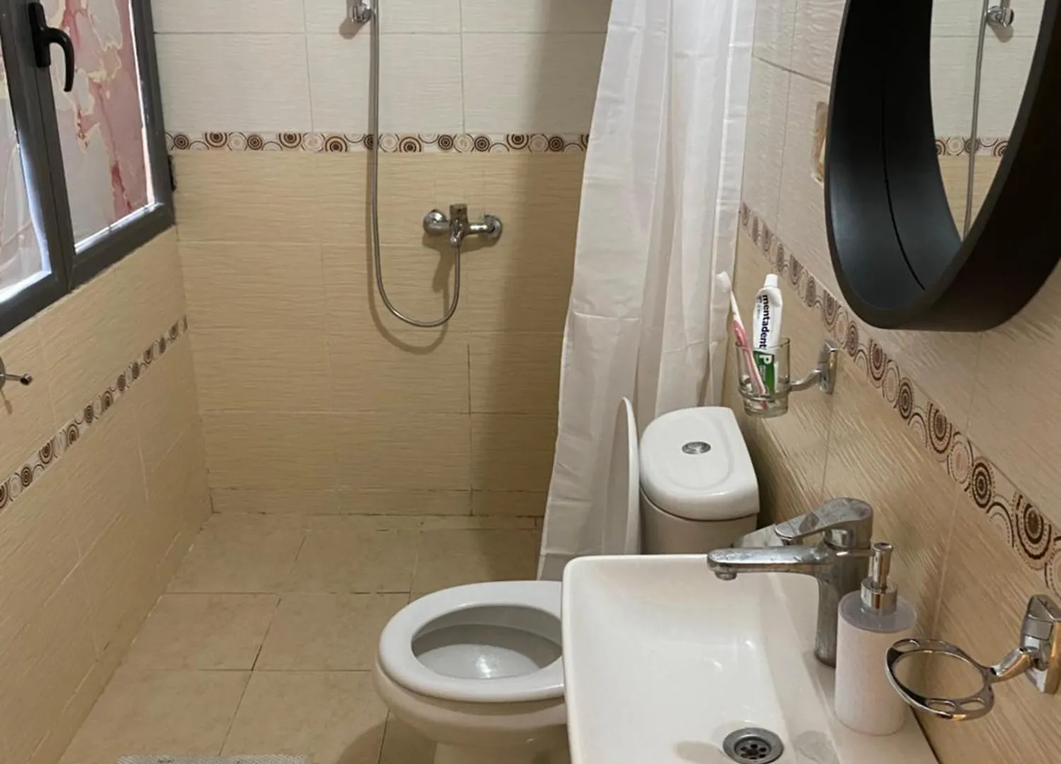 21 Dhjetori Apartment Tirana